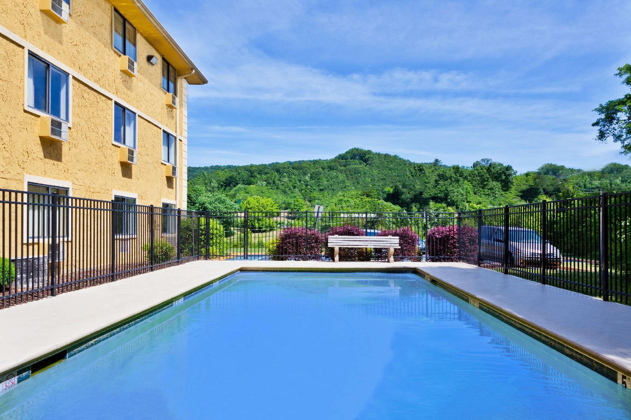 Super 8 By Wyndham Chattanooga Lookout Mountain Tn Exterior photo